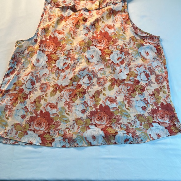 NWOT XXL by Lauren Conrad, sleeveless V-neck blouse with a ruffled V-neck - Picture 10 of 14